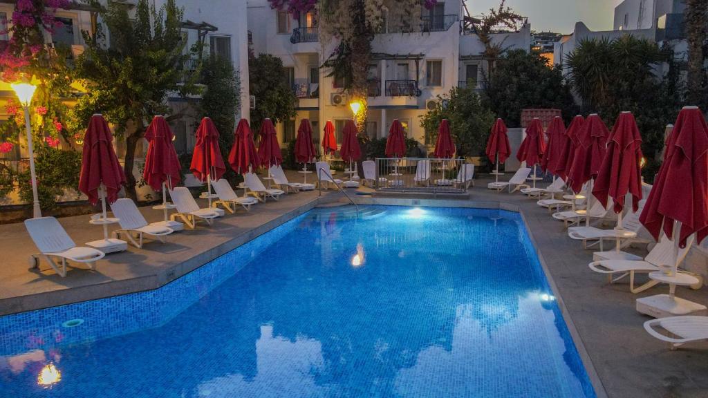 Bazén v ubytování Serhan Hotel nebo v jeho okolí