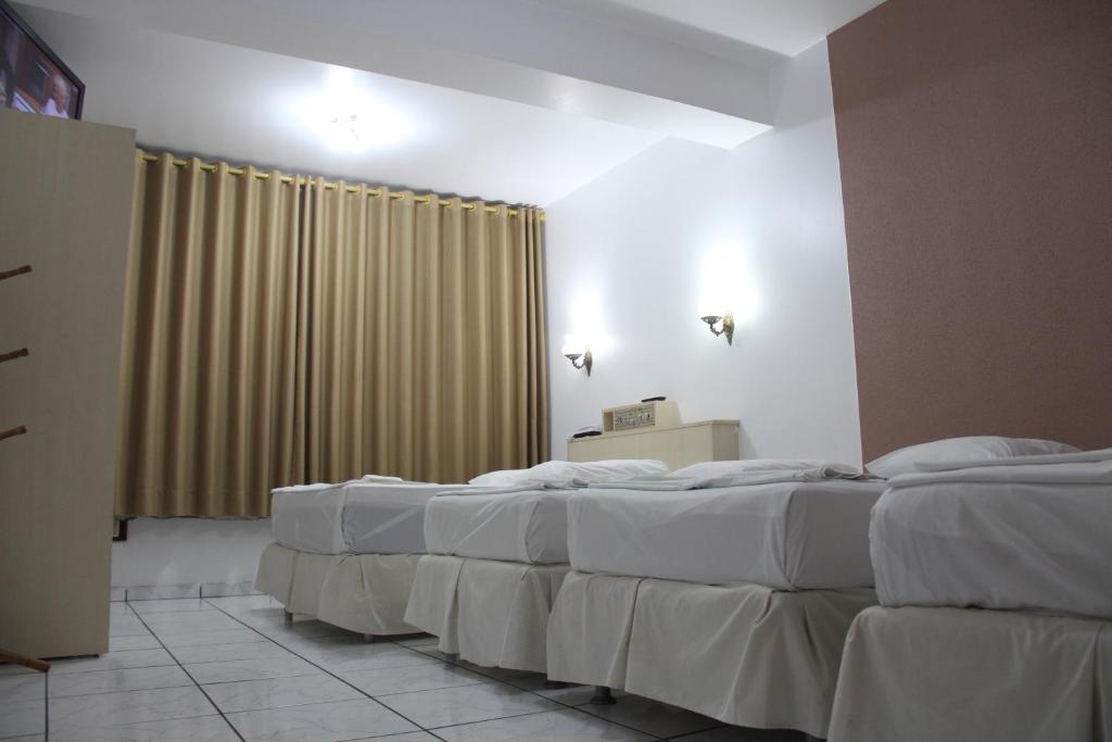 En eller flere senger på et rom på Oasis Chartouni Hotel