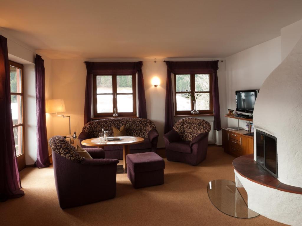 TV a/nebo společenská místnost v ubytování Hotel Heißenhof