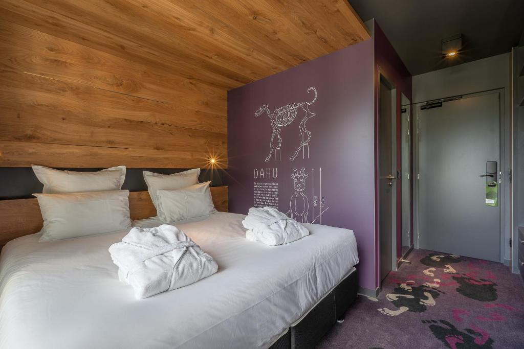 Кровать или кровати в номере Alpina Eclectic Hotel