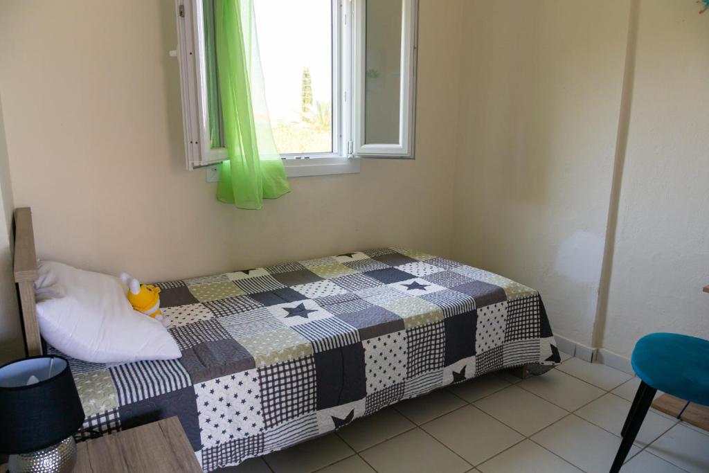 Posteľ alebo postele v izbe v ubytovaní Maisonette “The White Rabbit” Afitos