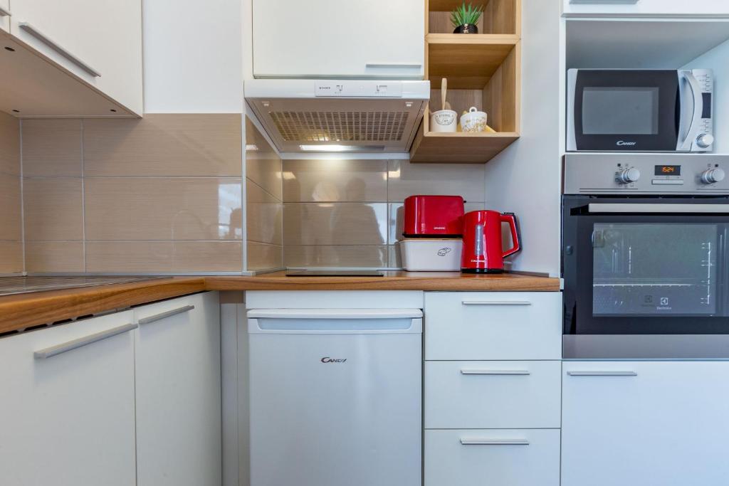 Kuchyňa alebo kuchynka v ubytovaní VK-Zadar apartman w balcony