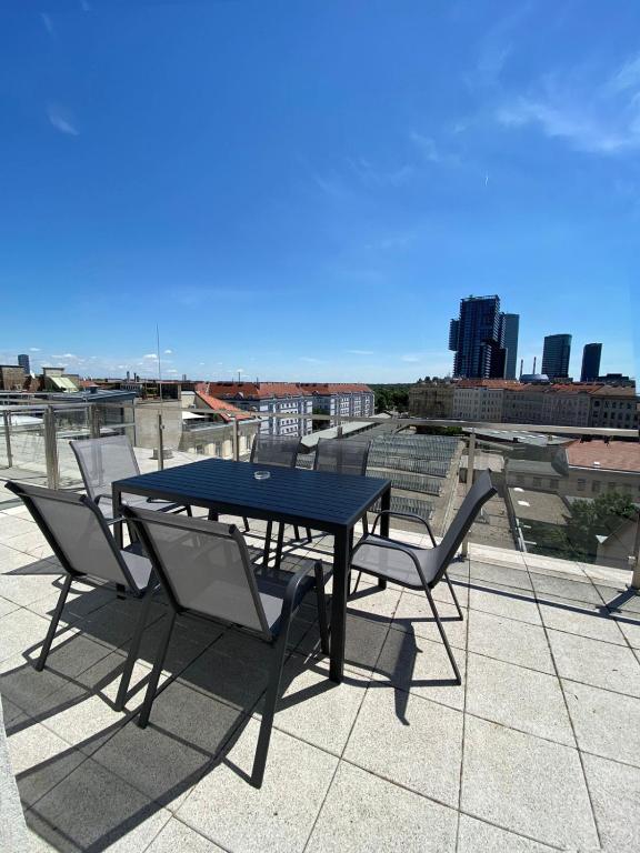 Balkón alebo terasa v ubytovaní Delightful Duplex Danube Canal