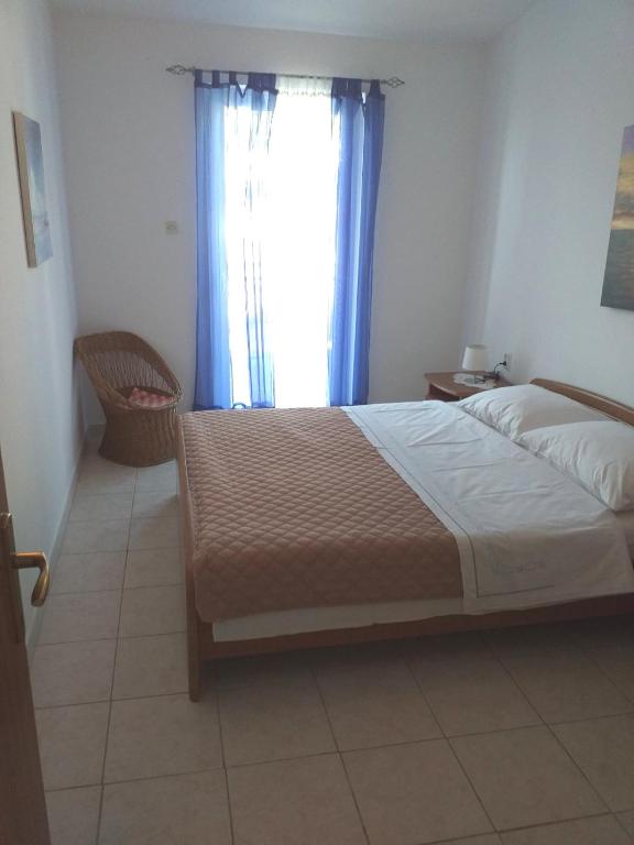 Postel nebo postele na pokoji v ubytování Apartments Jakov