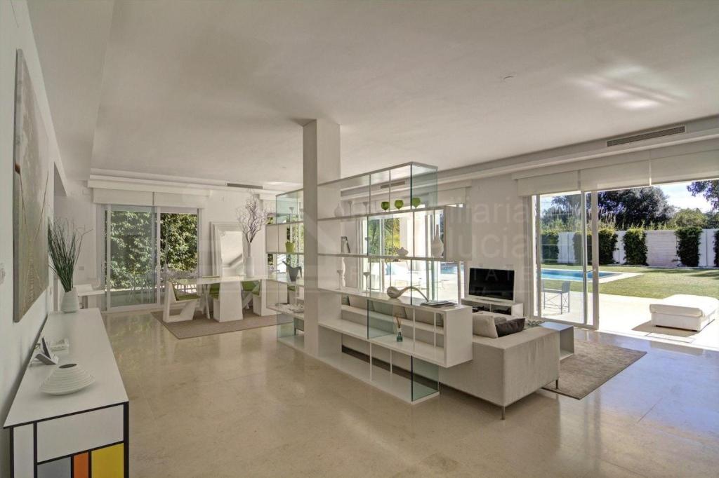A television and/or entertainment centre at Holiday villa for rent in Marbella