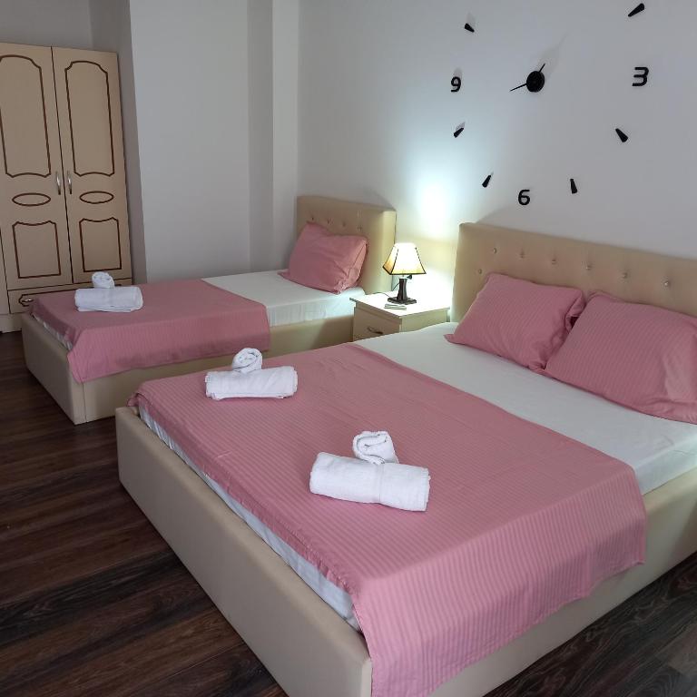 Postel nebo postele na pokoji v ubytování Vladimir Estate Hotel