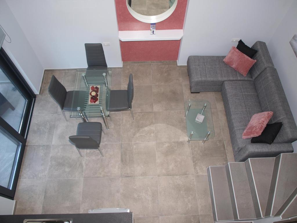 Posedenie v ubytovaní Attic Apartments