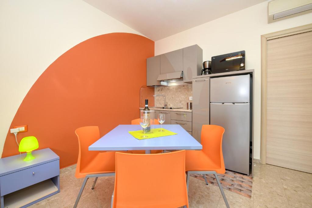 Kuchnia lub aneks kuchenny w obiekcie La Forgia Apartments
