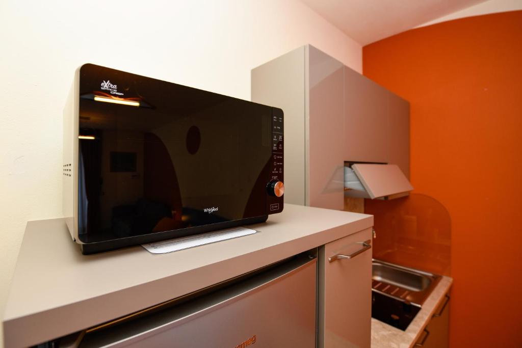 Kuchnia lub aneks kuchenny w obiekcie La Forgia Apartments