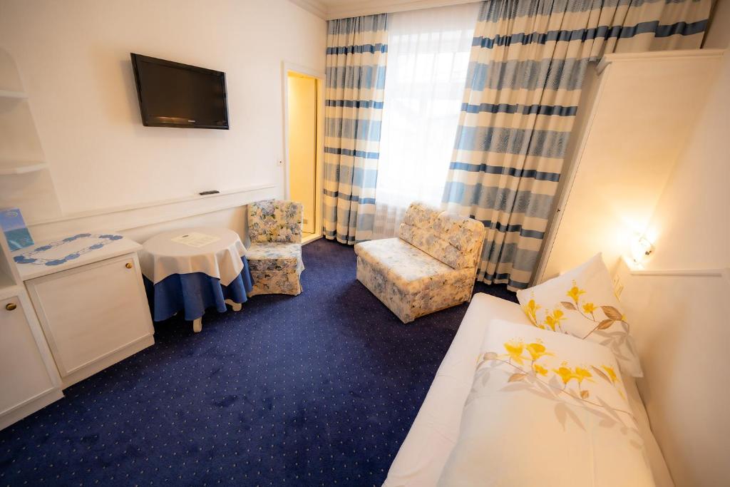 Postel nebo postele na pokoji v ubytování Hotel Garni Hubertus-Nostalgie & Charme