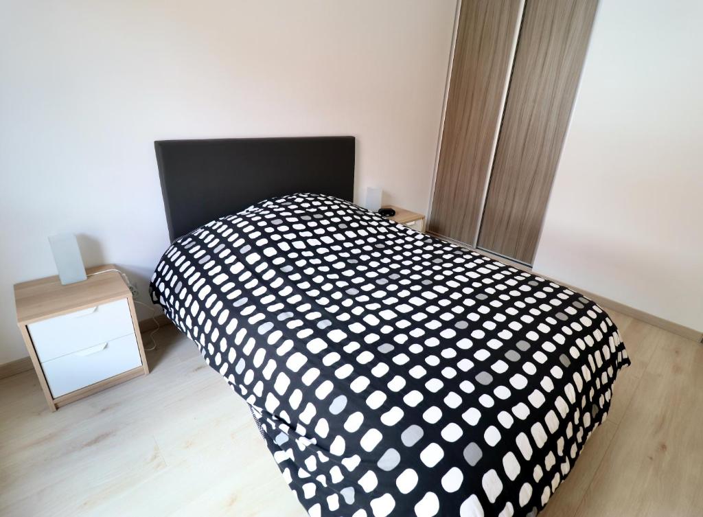 Posteľ alebo postele v izbe v ubytovaní Maison bleue - Apt 4 pers, 2 chambres, prox marché