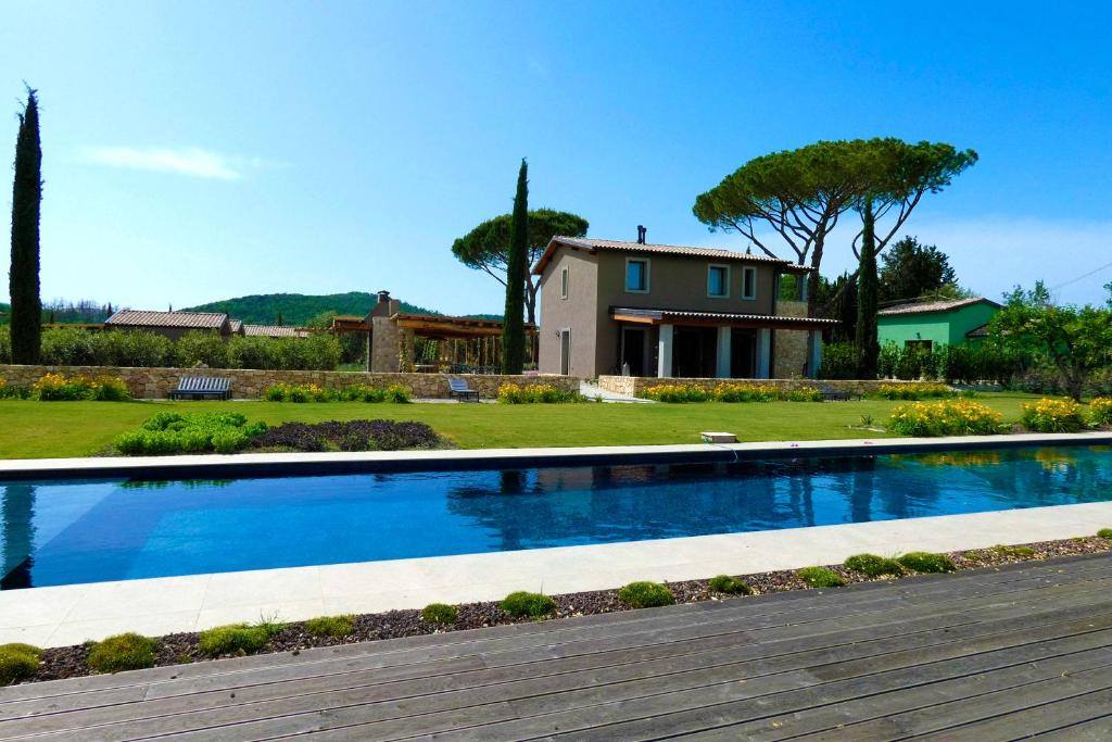 a large swimming pool in front of a house at Agriturismo Resort Il Foionco in Massa Marittima