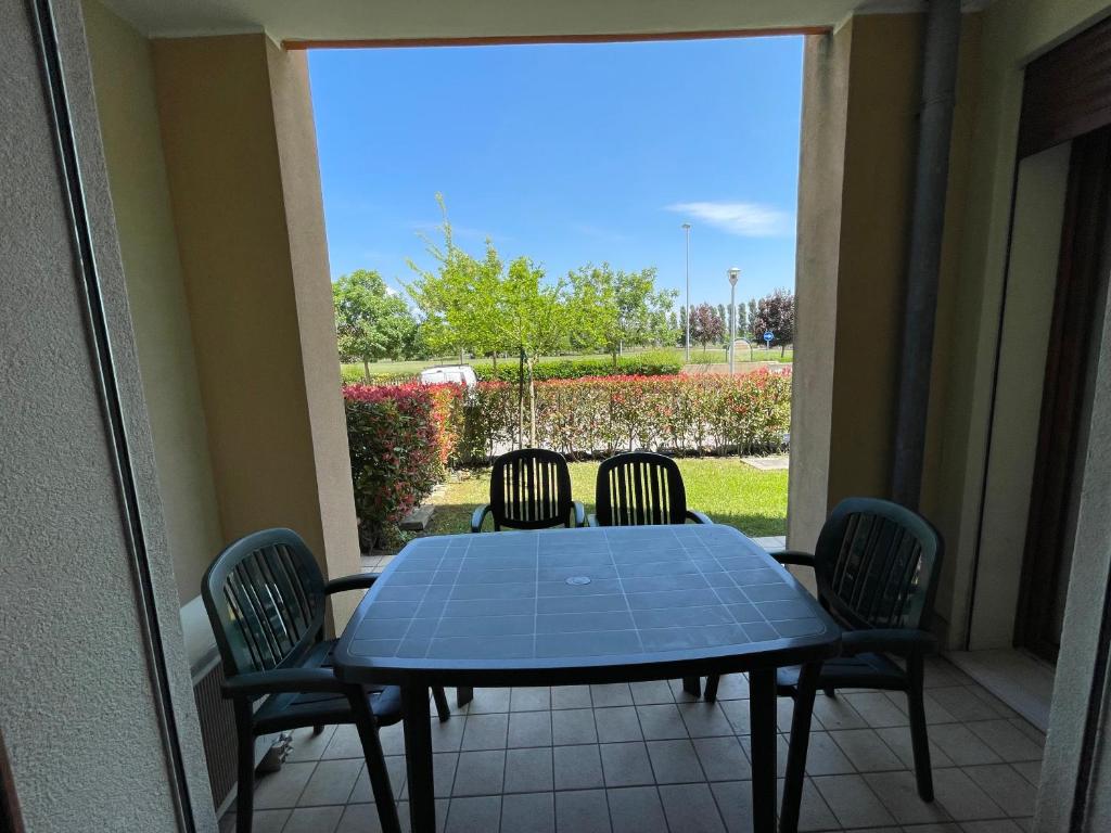 A balcony or terrace at Villaggio ai Ginepri - Agenzia Cocal