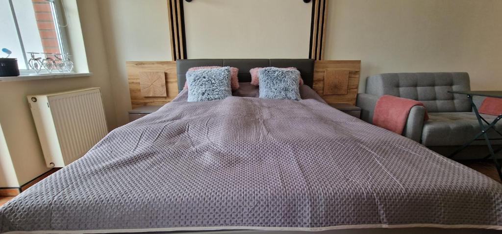 Posteľ alebo postele v izbe v ubytovaní Apartamenty Hexagon nr 15