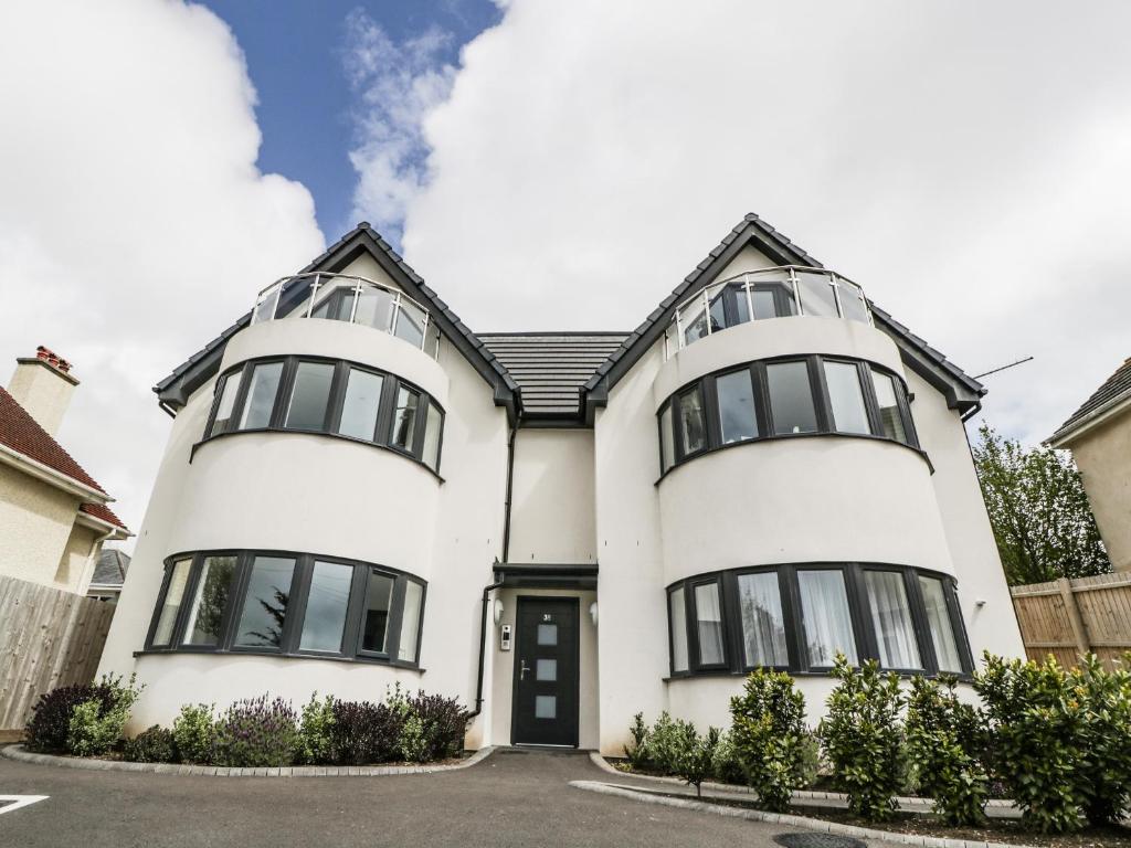 Flat 3, Weymouth (updated prices 2024)