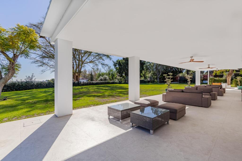 Vonkajšia záhrada v ubytovaní Holiday villa for rent in Marbella