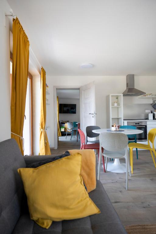 Kuchyň nebo kuchyňský kout v ubytování APARTMÁNY DRING
