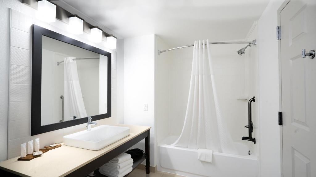 Country Inn & Suites by Radisson, State College Penn State Area , PA photo