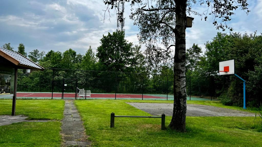 Fotografie z fotogalerie ubytování PUUR Eernewoude luxe chalet direct aan open vaarwater gelegen in de Alde Feanen v destinaci Earnewâld