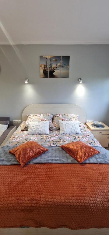 Posteľ alebo postele v izbe v ubytovaní Apartamenty Hexagon nr 25