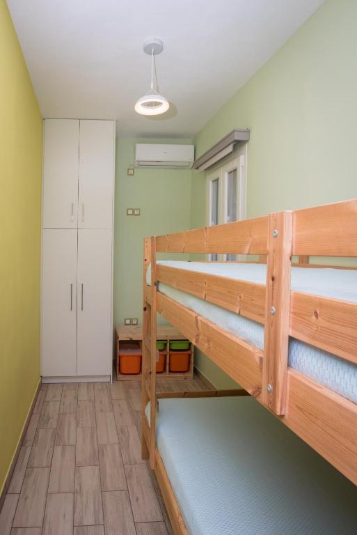 Postel nebo postele na pokoji v ubytování Stone house Tripiti