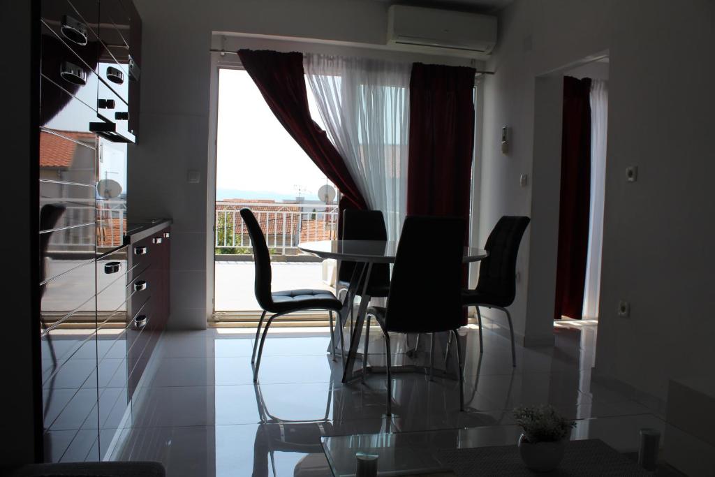 Posedenie v ubytovaní Luxury apartment Maestral - private pool