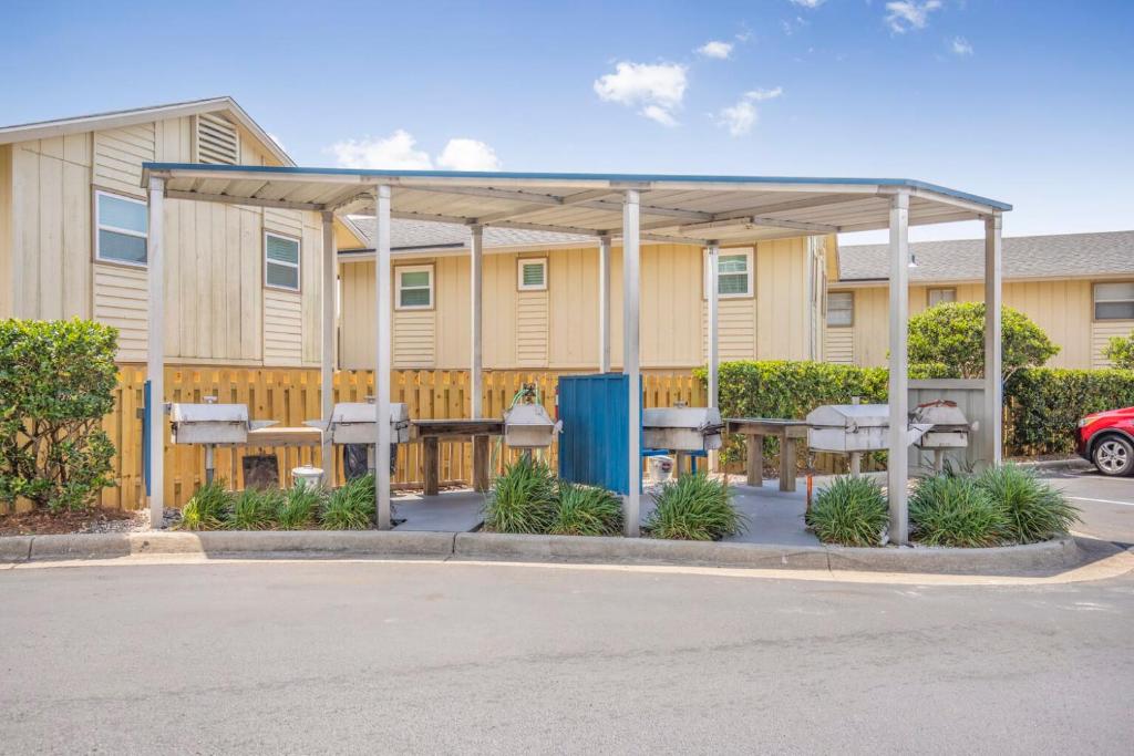 a building with a picnic table in a parking lot at Crystal Tower 1906 by Vacation Homes Collection in Gulf Shores