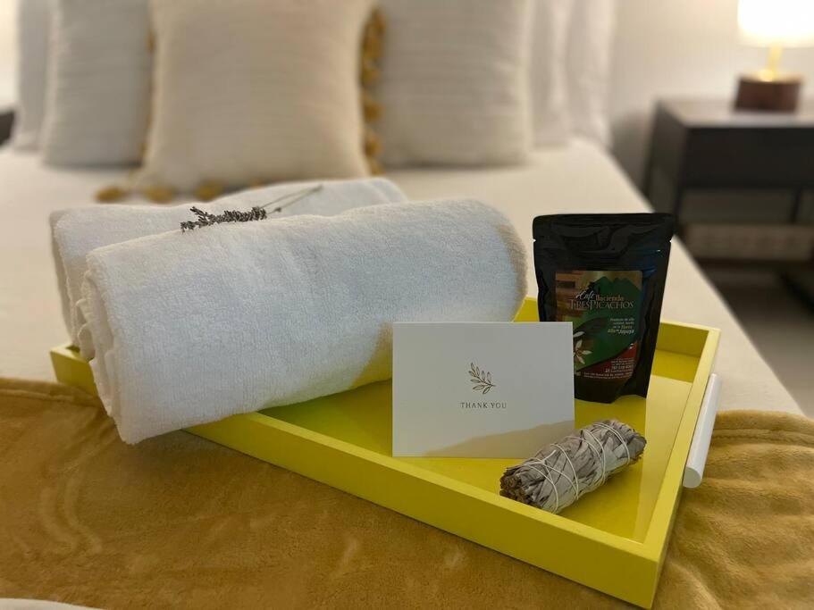 um quarto de hotel com um rolo de papel higiénico numa bandeja em Boquerón Beach Apartment.- Guarionex 207 em Cabo Rojo