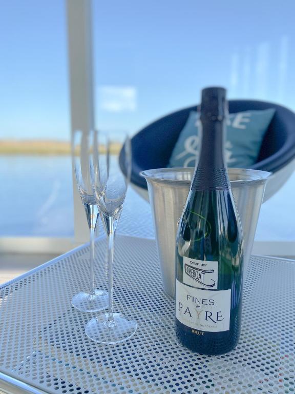 Nápoje v ubytování Homeboat Glamping