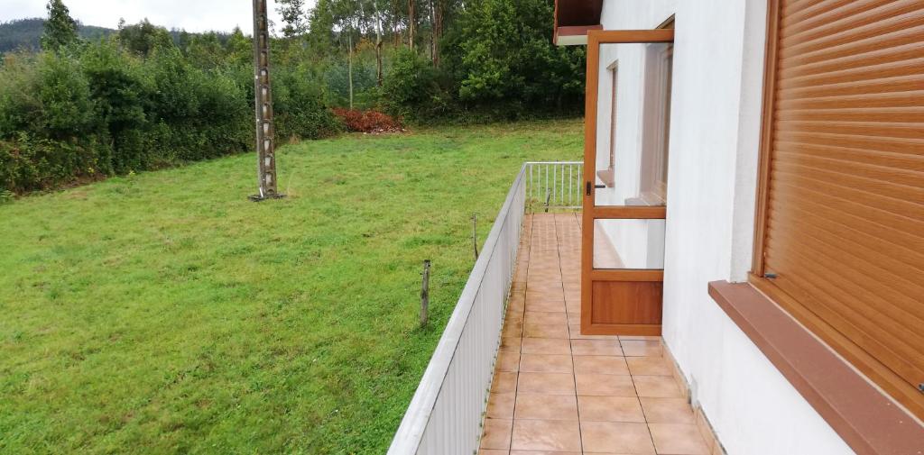 a balcony with a view of a yard at Casa Herbellas in Cedeira