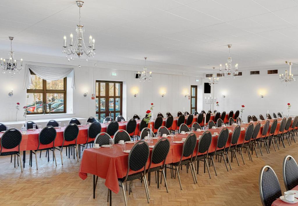 Restaurace v ubytování Hotel Phønix Brønderslev