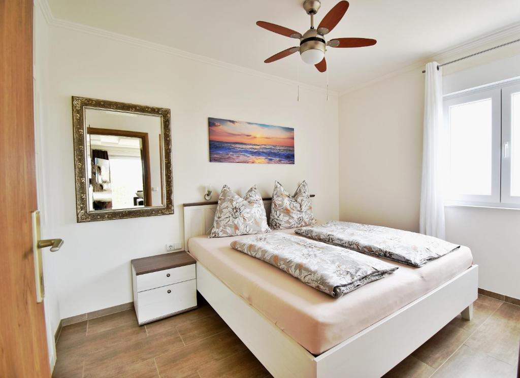 Posteľ alebo postele v izbe v ubytovaní Apartmani Solis