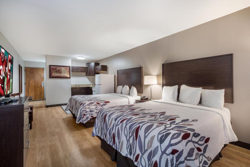 Red Roof Inn & Suites Jacksonville, NC - 配有两张皇后床和厨房不吸烟的