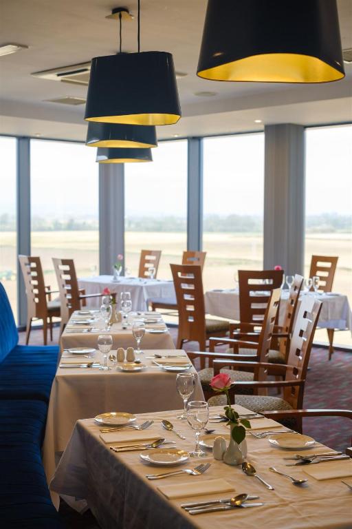 Restoran atau tempat lain untuk makan di Talbot Hotel Carlow