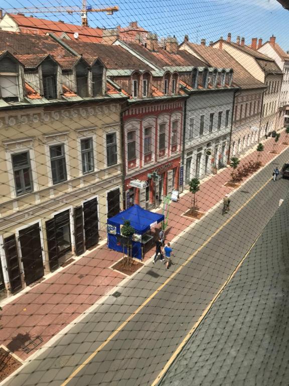 Zdjęcie z galerii obiektu Dóm square-Centrum-Free Parking w Segedynie