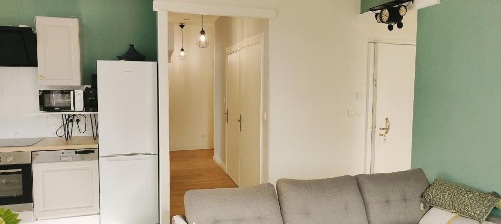 Cuisine ou kitchenette dans l'établissement Marseille superbe appartement refait à neuf