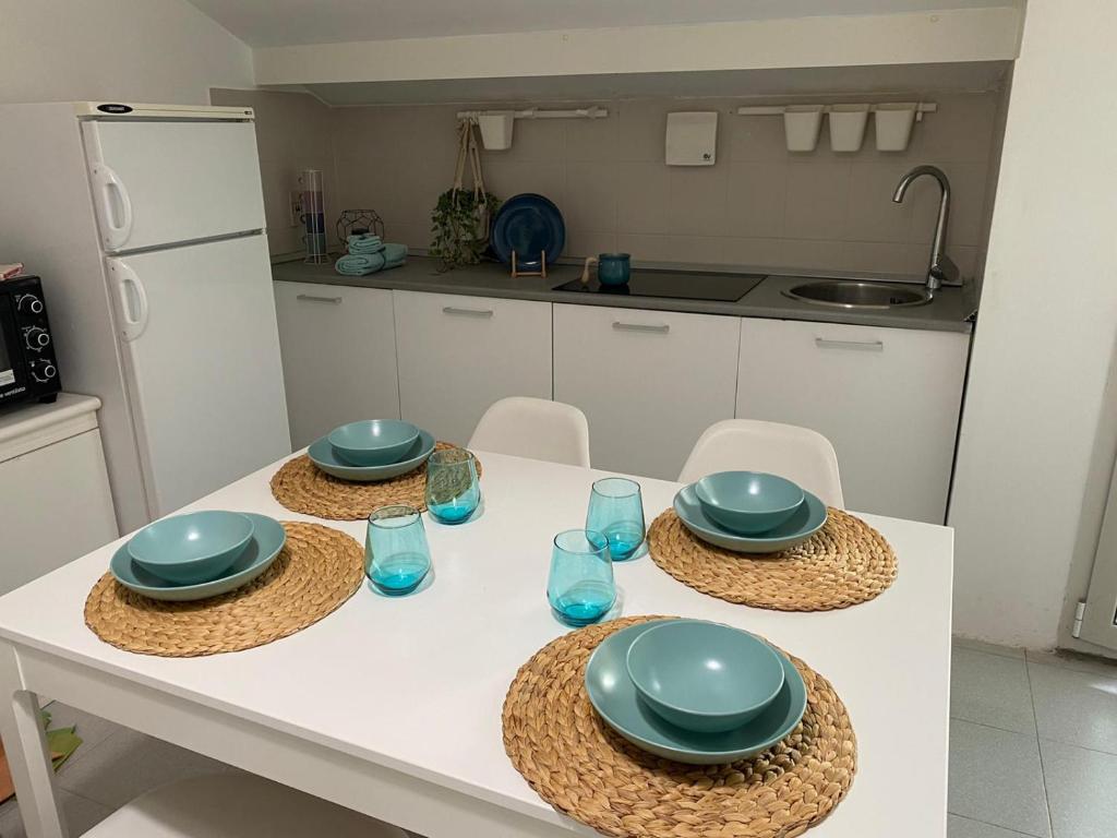 A kitchen or kitchenette at La Casa BluMare