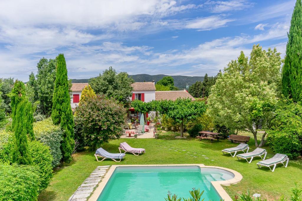 Foto da galeria de Clos des Hérissons - Chambres - Piscine & jardin em Lauris