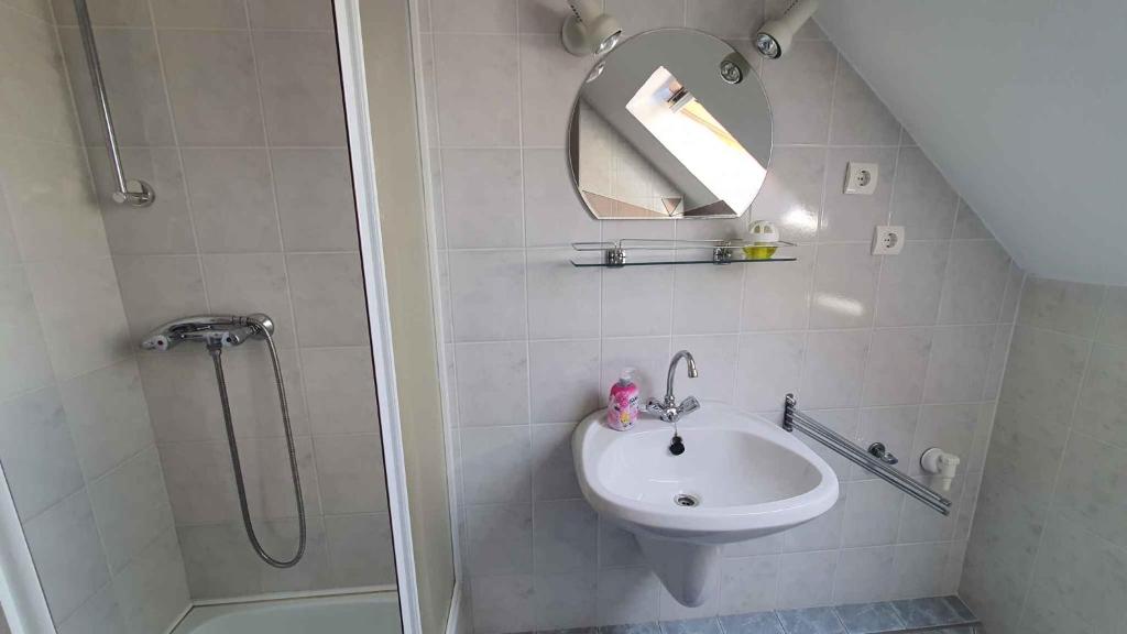 Kúpeľňa v ubytovaní Apartment in Zamardi - Balaton 20348