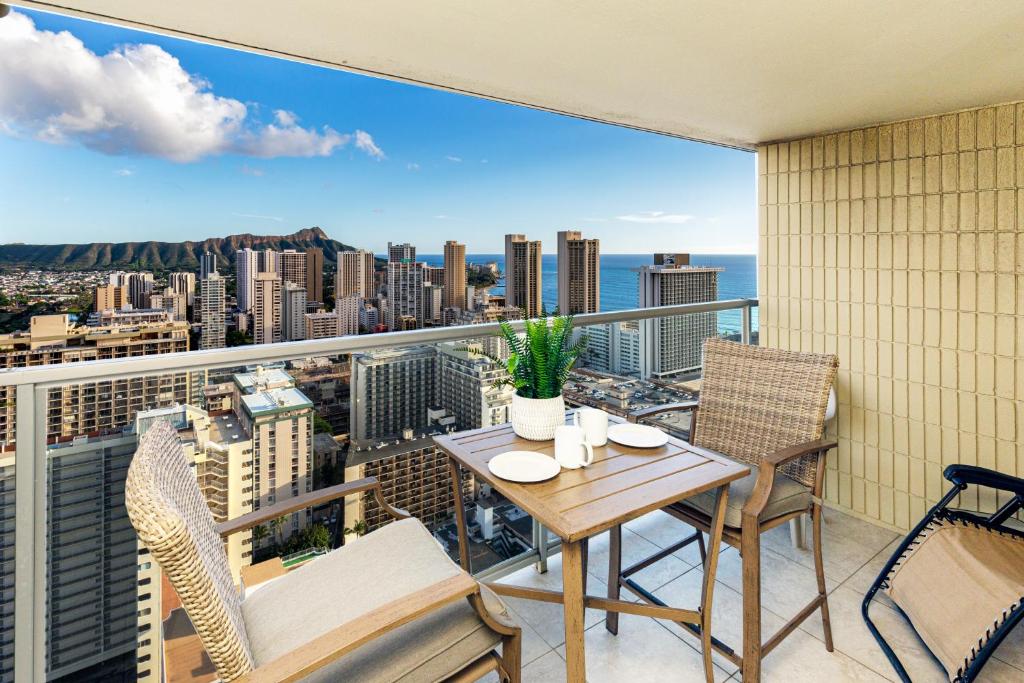 Hotel Ocean & Diamond Head View Studio at Waikiki, a balcony with a table and chairs and a view of the city at Ocean & Diamond Head View Studio at Waikiki in Honolulu