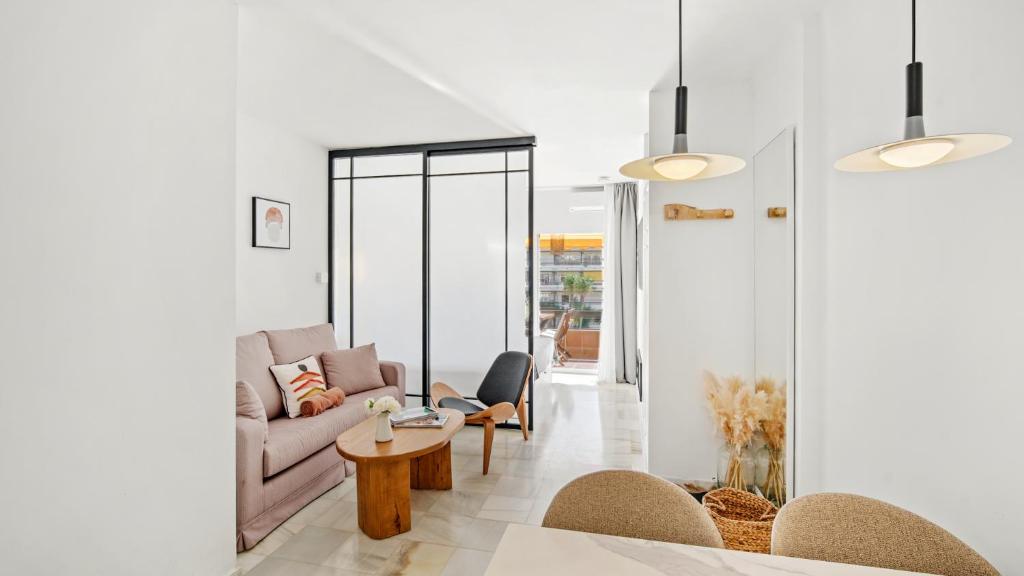 Zdjęcie z galerii obiektu Precioso estudio con vistas al mar w Marbelli