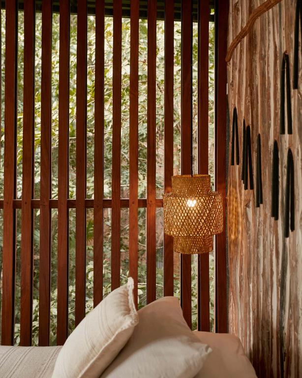 Postel nebo postele na pokoji v ubytování Kapok Bacalar - Plant Based Hotel