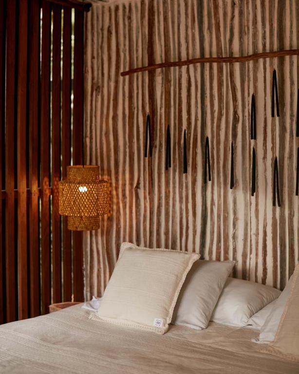 Postel nebo postele na pokoji v ubytování Kapok Bacalar - Plant Based Hotel