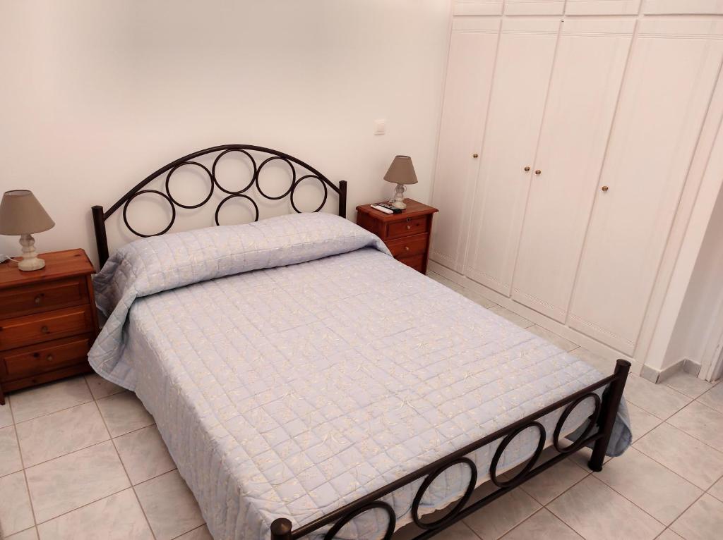 Postel nebo postele na pokoji v ubytování Emerald- 2 -Bedroom Apartment in Preveza