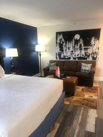 THE BRANSINN Entertainment District - 