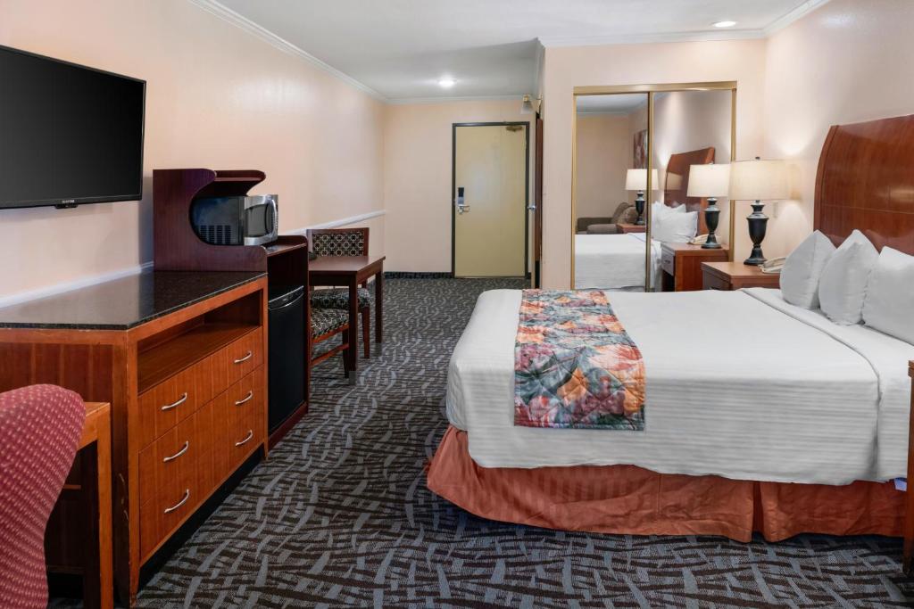 Glendale Hotel - 