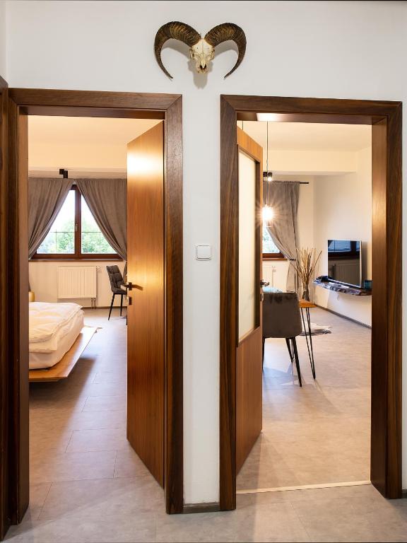 Posteľ alebo postele v izbe v ubytovaní TatryView Apartments by KingDubaj PREMIUM