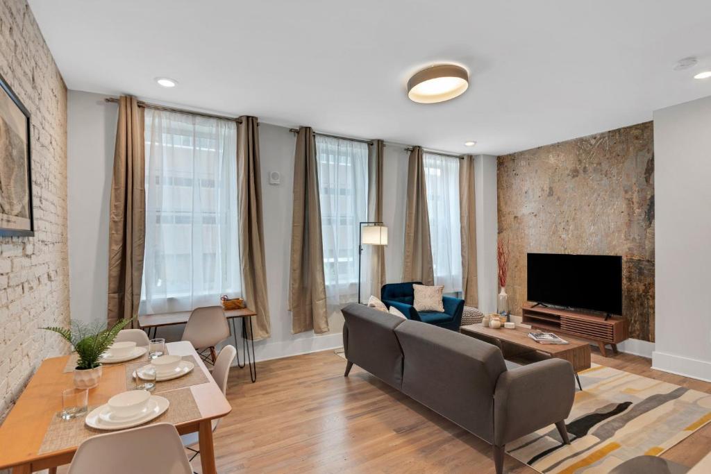 Cozy Queen Loft in the Heart of Downtown Cincinnati condo, USA