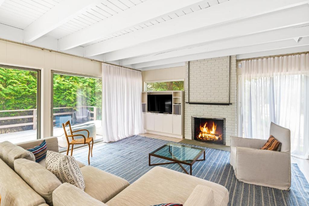 a living room with a couch and a fireplace at White Sandstone in Amagansett