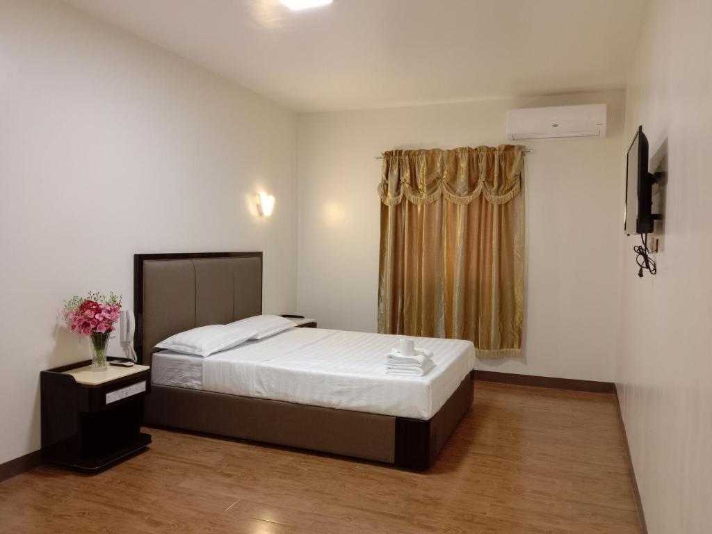 Postel nebo postele na pokoji v ubytování Meaco Royal Hotel- Lucena